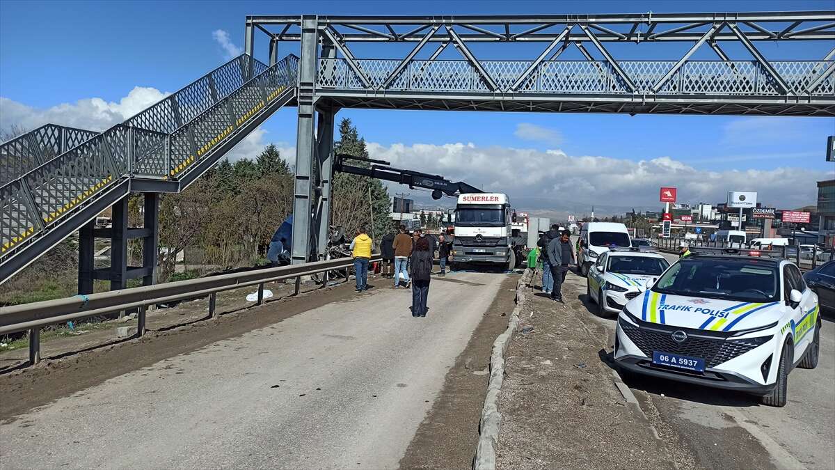 5 kişinin öldüğü otobüs kazası kamerada! Kimlikler belli oldu 16